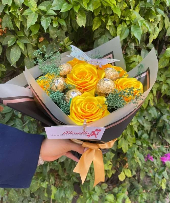 Ramo Rosas Eternas y Ferreros