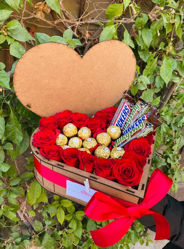 Caja Corazón Rosas y Chocolates
