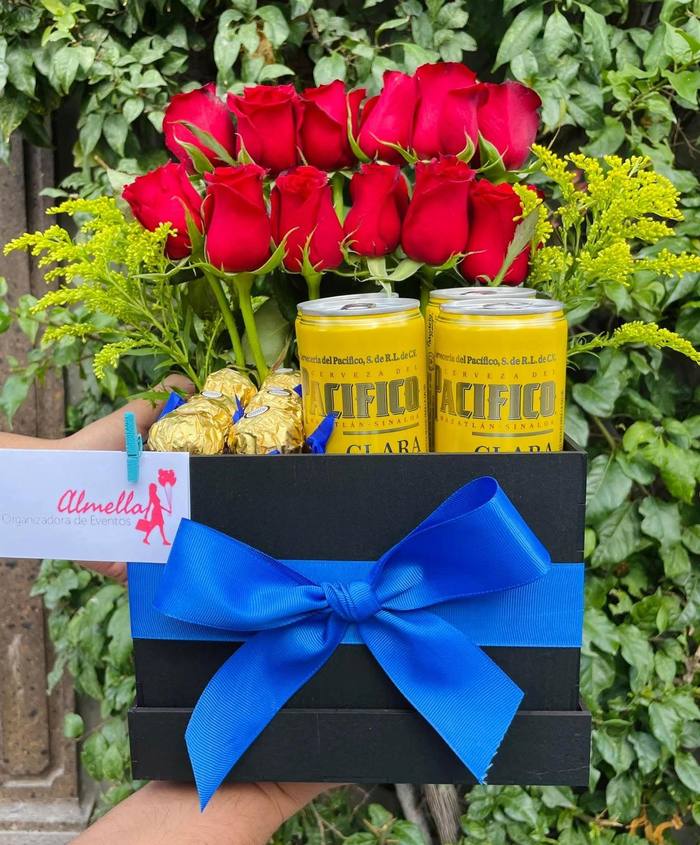 Caja Cubo Rosas, Chocolates y Cervezas